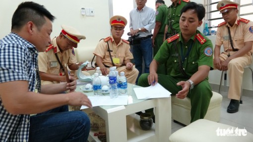 Tài xế đầu tiên bị phạt vì dừng quá 5 phút tại BOT Quốc lộ 91
