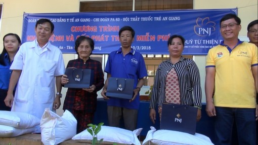 300 hộ dân xã Tân An được khám bệnh và cấp thuốc miễn phí