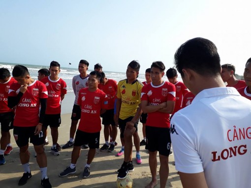 CLB Long An rèn thể lực chuẩn bị chinh chiến tại giải Hạng Nhất 2018