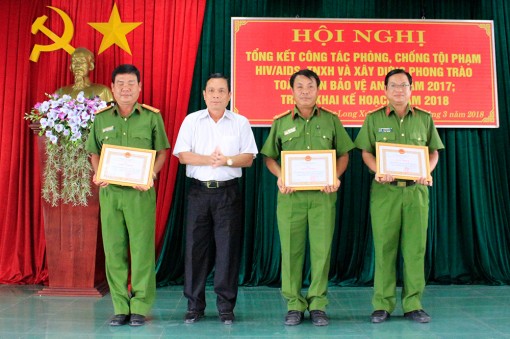 TP. Long Xuyên: Thưởng nóng các đơn vị khám phá nhanh vụ án “cắt cổ, cướp xe”