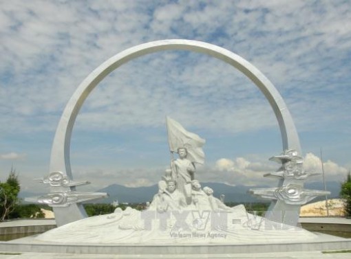 Dâng hương tưởng niệm 64 chiến sĩ Gạc Ma