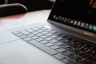 Apple sẽ ra mắt Macbook hoàn toàn mới, lai giữa Air và Pro