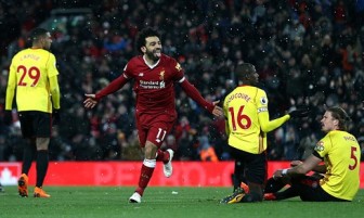 Salah “lên đồng”, Liverpool thắng dễ Watford