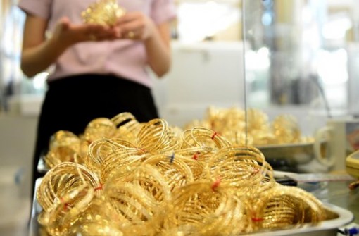 Giá vàng tiếp tục giảm mạnh phiên cuối tuần