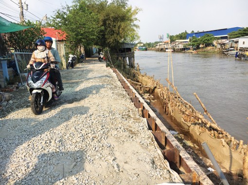 Khẩn trương khắc phục sạt lở ở Mỹ Thạnh