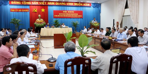 Tăng cường xây dựng, chỉnh đốn Đảng gắn với học tập và làm theo Bác