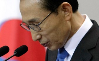 Cựu Tổng thống Hàn Quốc Lee Myung-bak có thể phải ngồi tù 45 năm