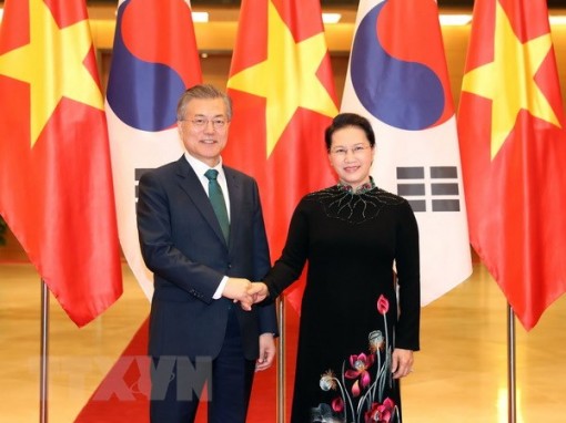 Chủ tịch Quốc hội hội kiến Tổng thống Hàn Quốc Moon Jae-in