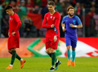 Cristiano Ronaldo 'tịt ngòi,' Bồ Đào Nha thảm bại trước Hà Lan