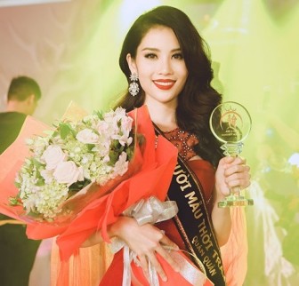 Chị gái song sinh của Nam Em đăng quang Người mẫu thời trang Việt Nam