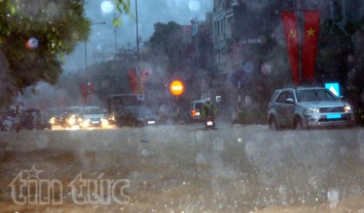 Tháng 4, gia tăng các hiện tượng dông, sét, tố lốc, mưa đá