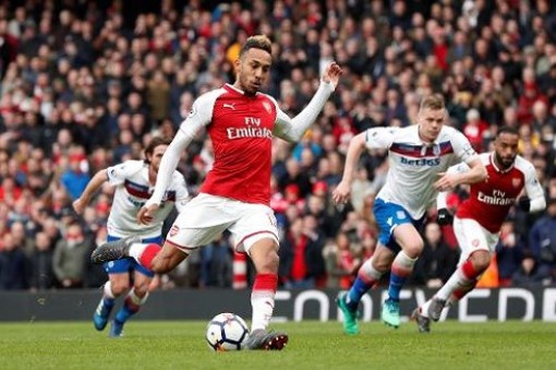 Aubameyang lập cú đúp, Arsenal thắng nhẹ Stoke