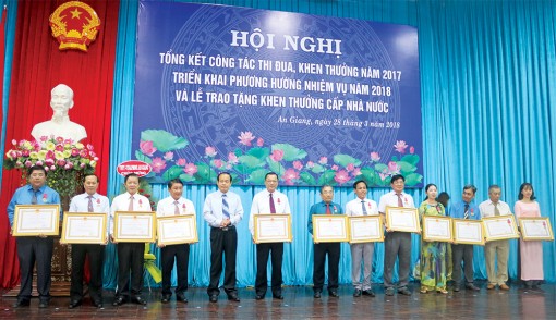 Thi đua tạo động lực thúc đẩy kinh tế - xã hội phát triển