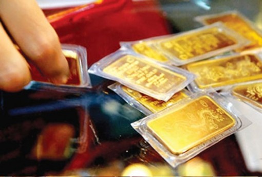 Giá vàng hôm nay 4-4: Dồn dập tin xấu, tiếp tục lên đỉnh