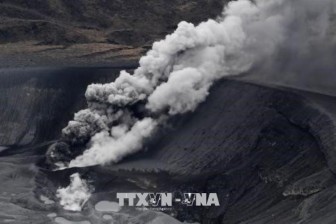Nhật Bản: Núi lửa Shinmoe phun trào dữ dội, cột tro bụi cao tới 5.000 mét