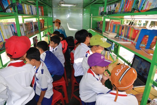 Tuổi trẻ Đoàn khối Dân chính Đảng xung kích, tình nguyện