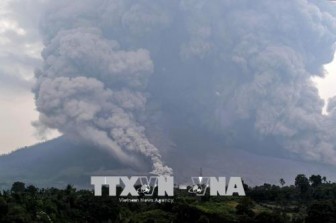 Núi lửa Sinabung phun trào mạnh, Indonesia phải đóng cửa sân bay