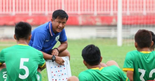 HLV Đinh Hồng Vinh và sức sống mới với bóng đá Cần Thơ