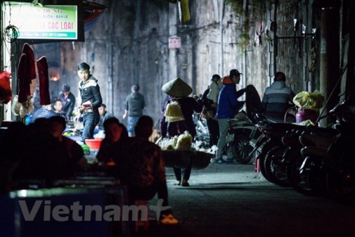 Khu vực Bắc Bộ thời tiết se lạnh, Nam Bộ mưa rào và dông