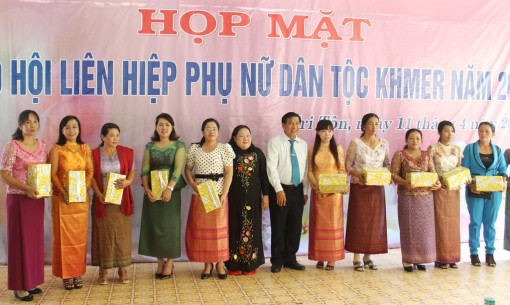 Họp mặt cán bộ phụ nữ Khmer nhân dịp Tết Chol Chnam Thmay
