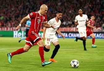 Bayern Munich thong dong giành vé vào bán kết Champions League