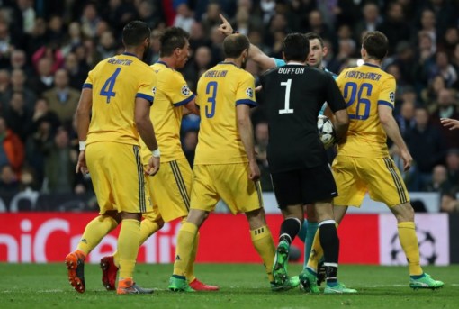 Real Madrid suýt đi vào 'vết xe đổ' của Barcelona