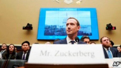 'Ông chủ' Facebook thoát hiểm?