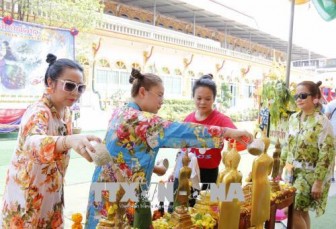 Người dân Lào tưng bừng vui đón Tết cổ truyền dân tộc