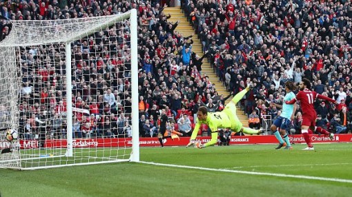 Tam tấu 'hòa nhịp', Liverpool thắng đậm tại Anfield