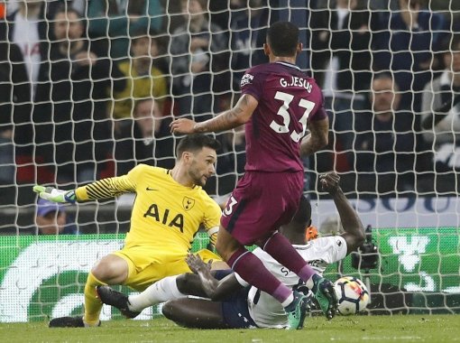 Đả bại Tottenham, Man City áp sát ngôi vương Premier League
