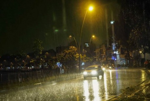 Nam Bộ nắng nóng, chiều tối có mưa dông 'giải nhiệt'