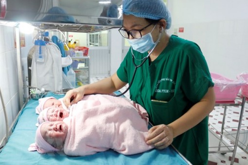 Cứu sống sản phụ quê Hậu Giang mang tam thai hiếm gặp