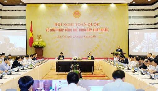 Thủ tướng cùng các doanh nghiệp bàn cách đẩy mạnh xuất khẩu