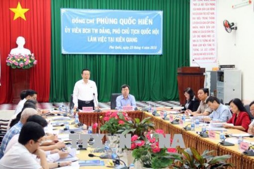 Phó Chủ tịch Quốc hội Phùng Quốc Hiển thăm và làm việc tại huyện đảo Phú Quốc