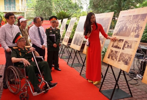 Khai mạc triển lãm "Ngày thống nhất đất nước"