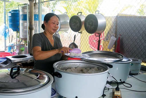 Ấm lòng bữa cơm miễn phí
