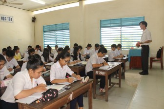 Trường THPT Nguyễn Hữu Cảnh giữ vững thành tích