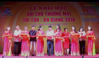 100 gian hàng tham gia Hội chợ Thương mại Tri Tôn – An Giang 2018