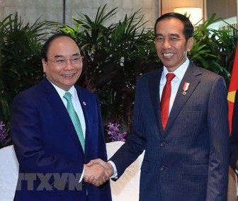 Thủ tướng tiếp xúc song phương bên lề Hội nghị Cấp cao ASEAN 32