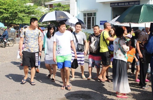 Việt Nam đón hơn 5,5 triệu du khách quốc tế