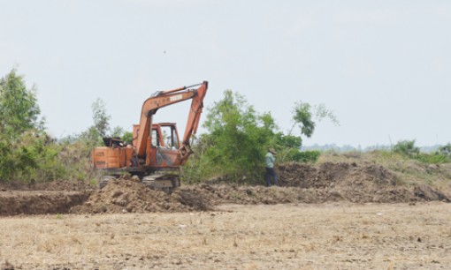 Tràn lan nạn khai thác trái phép đất ruộng ở miền Tây