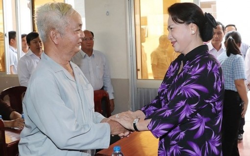 Chủ tịch Quốc hội tiếp xúc cử tri quận Cái Răng, TP Cần Thơ