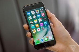 Apple thừa nhận một số iPhone 7 và 7 Plus bị tắt microphone trong khi đang gọi
