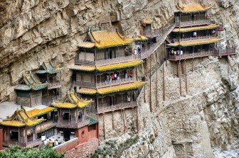 Bí ẩn của ngôi chùa 'dính chặt' vào vách núi ở Trung Quốc