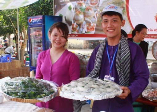 "Nâng tầm" chiếc bánh dân gian