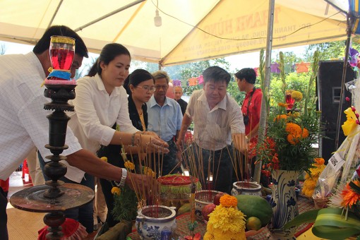 Ba Chúc mạnh mẽ