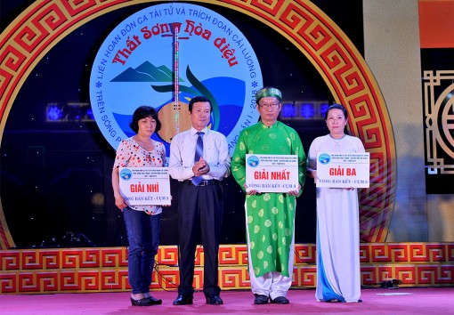Liên hoan Đờn ca tài tử và trích đoạn cải lương trên sóng Phát thanh- Truyền hình An Giang: Trao giải vòng bán kết, cụm III
