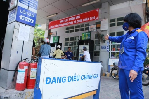 Xăng và các mặt hàng dầu đồng loạt tăng giá từ 15 giờ ngày 8-5