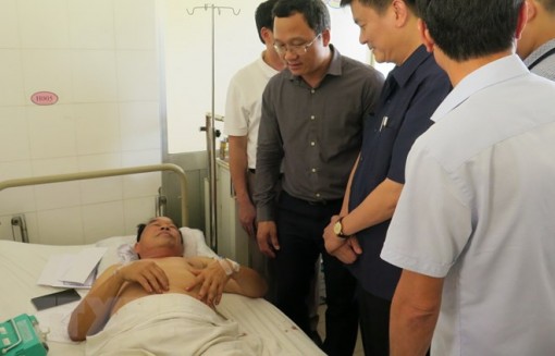 Khẩn trương điều tra nguyên nhân vụ lật xe khách trên đèo Khánh Lê