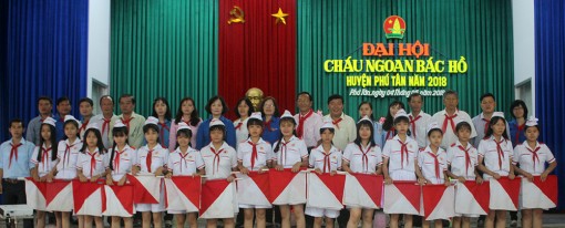 Tuổi nhỏ làm việc nhỏ